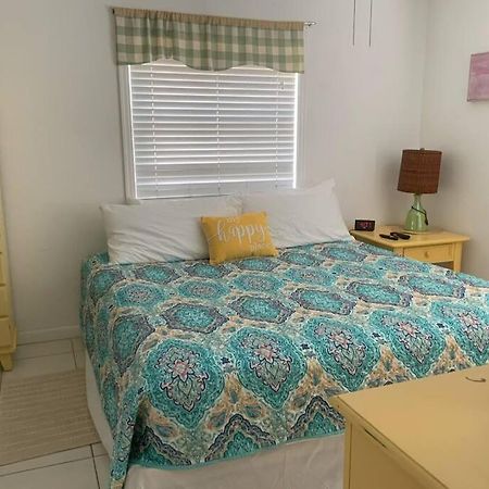 Lovely 1 Bedroom Unit Across From Lido Key Beach Sarasota Exterior photo