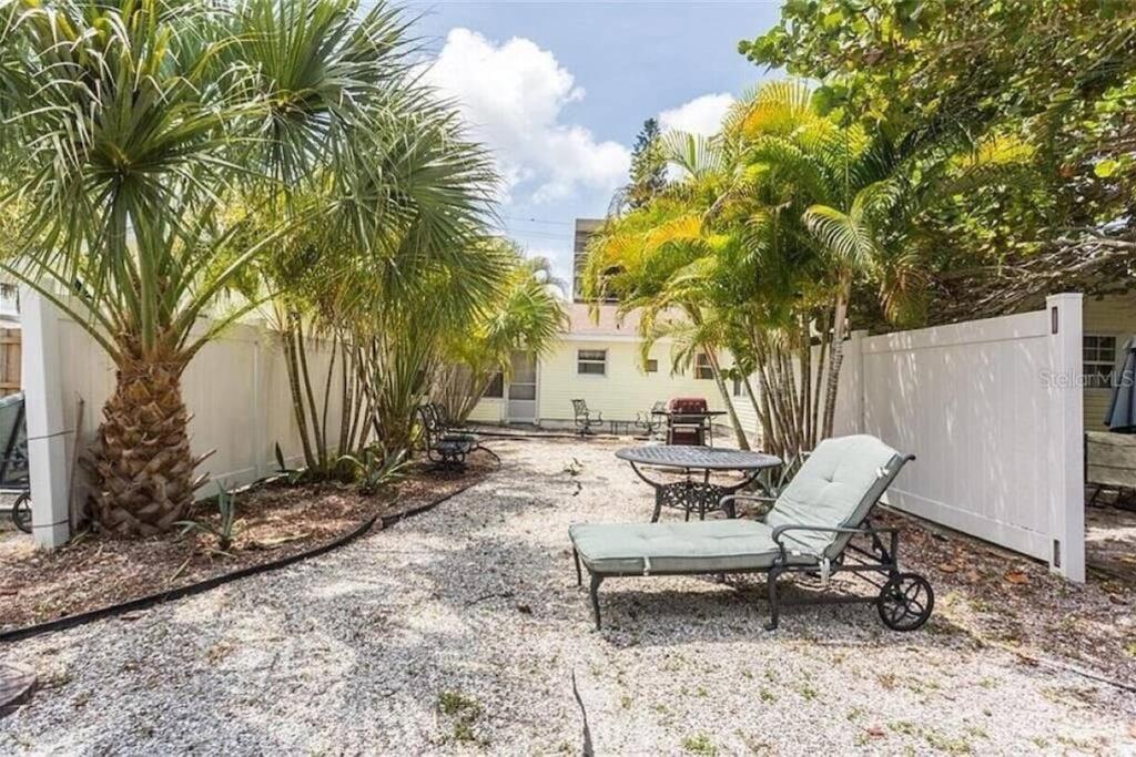 Lovely 1 Bedroom Unit Across From Lido Key Beach Sarasota Exterior photo